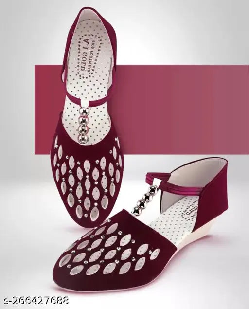 Trendy Women Juttis & Mojaris