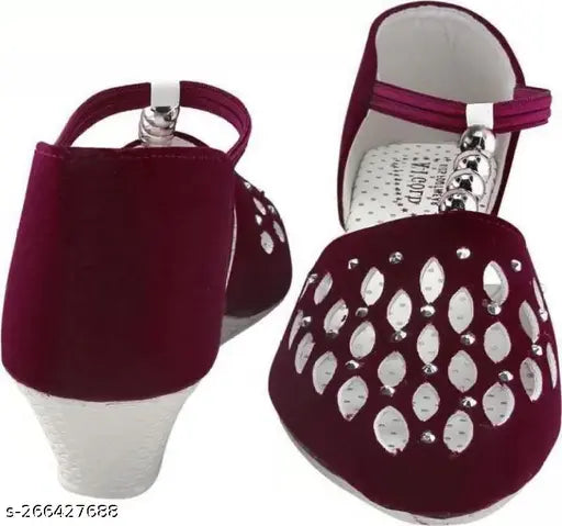 Trendy Women Juttis & Mojaris